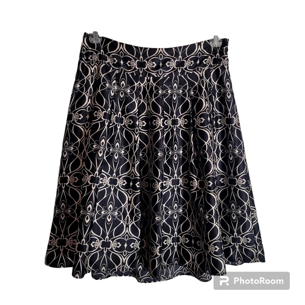 Size 2 Black Beige Polyester Skirt Flared 16" Waist